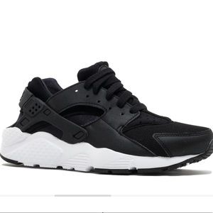Black Nike Air Huarache Run GS